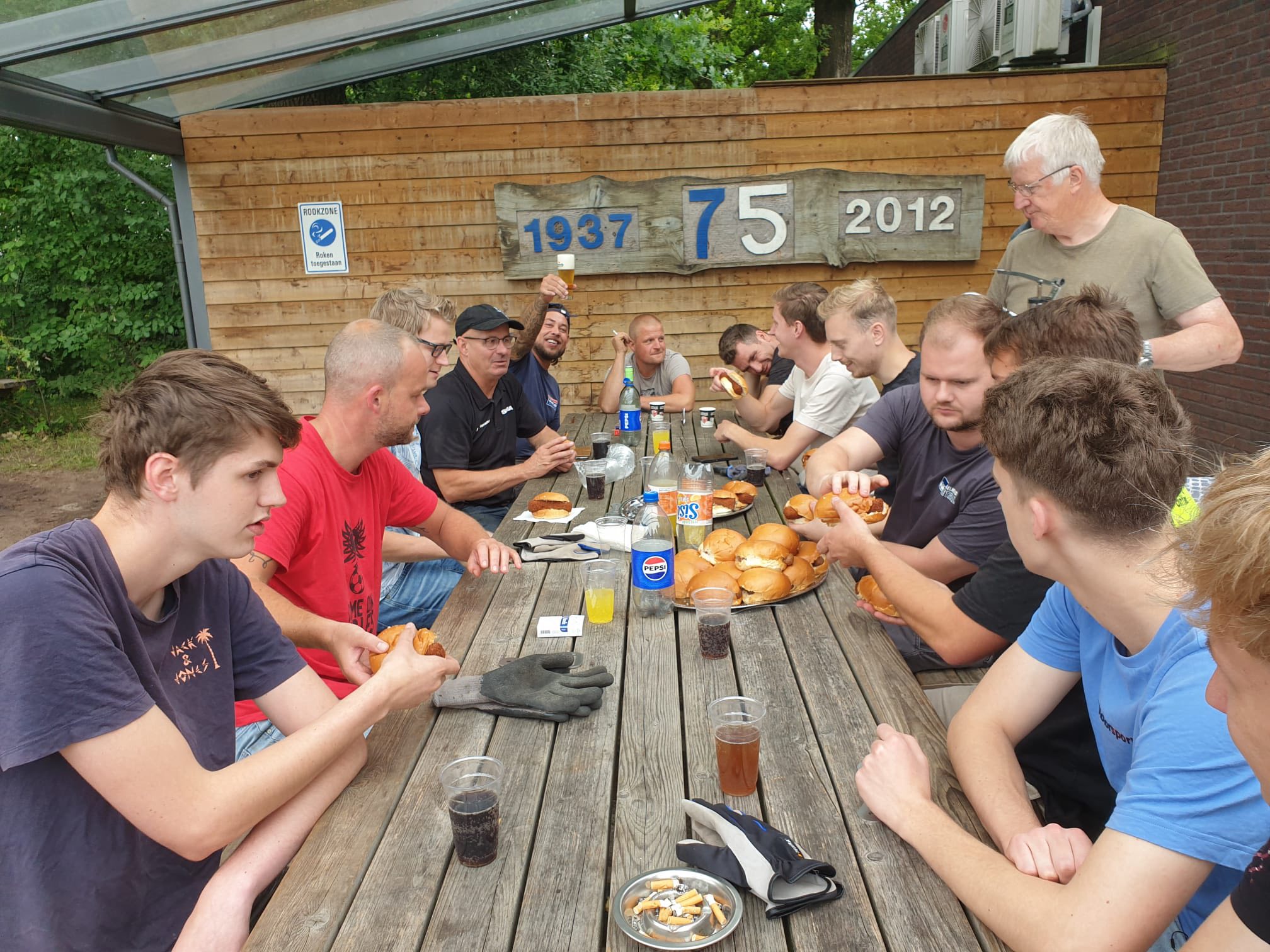 5000 kilo tegels in 2,5 uur!